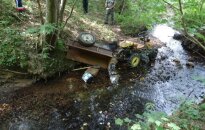 В лесу погиб мужчина на самодельном тракторе