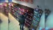 Nufilmuota, kaip pardavėjos Alytuje nuožmiai kovėsi su alkoholio vagimi
