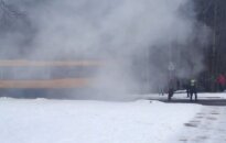 DELFI skaitytojas nufilmavo: kelionę autobusu nutraukė gaisras