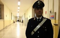 Besimylinti porelė sužlugdė teismo posėdį