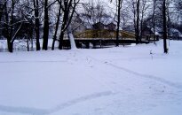 Šilutiškiai sniege ištrypė milžinišką snaigę