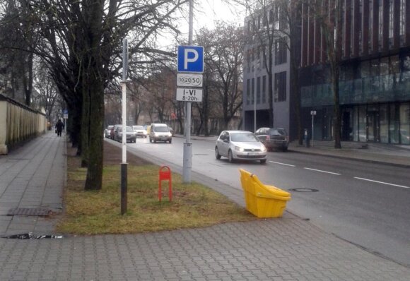 Nemokamos vilniečių stovėjimo vietos rezervuotos JAV ambasadai