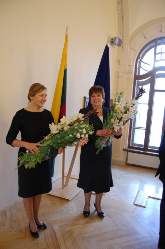 Prof. dr. Violeta Makarevičienė, dr. Eglė Sendžikienė ir. prof. dr. Petras Janulis už tyrinėjimus biokuro srityje šiemet buvo apdovanoti nacionaline mokslo premija. V. Makarevičienės nuotr.