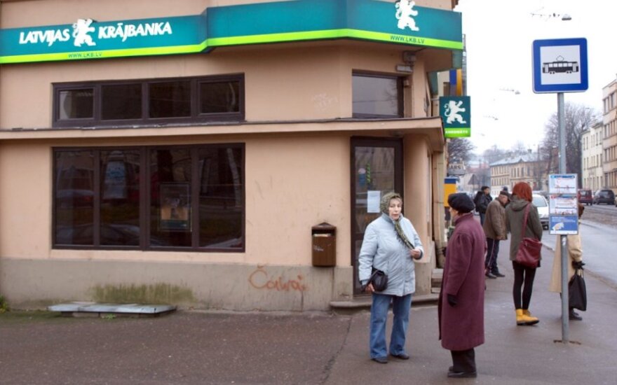 Žlugus „Krājbanka“, pensijas kaupę klientai bėga iš „Finastos“