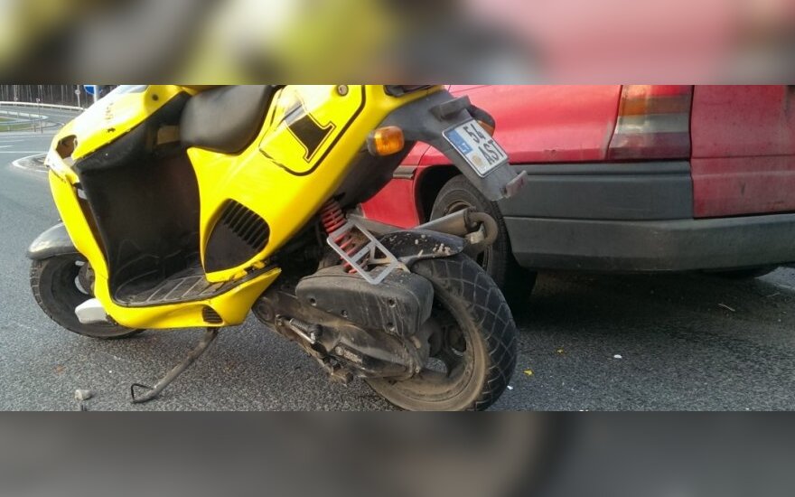Per pusvalandį Vilniuje sužaloti motociklo ir motorolerio vairuotojai