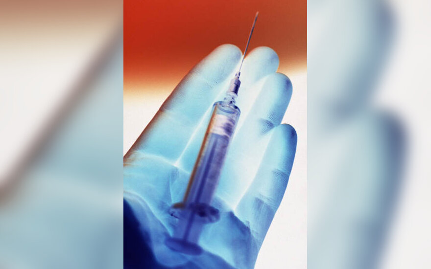 švirkštas, adata, medicina, vaistai, skiepai, vakcina, gydytojas