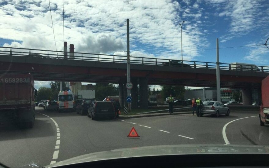 Vilniuje susidūrus dviem „Opel“, medikų prireikė penkerių metų vaikui