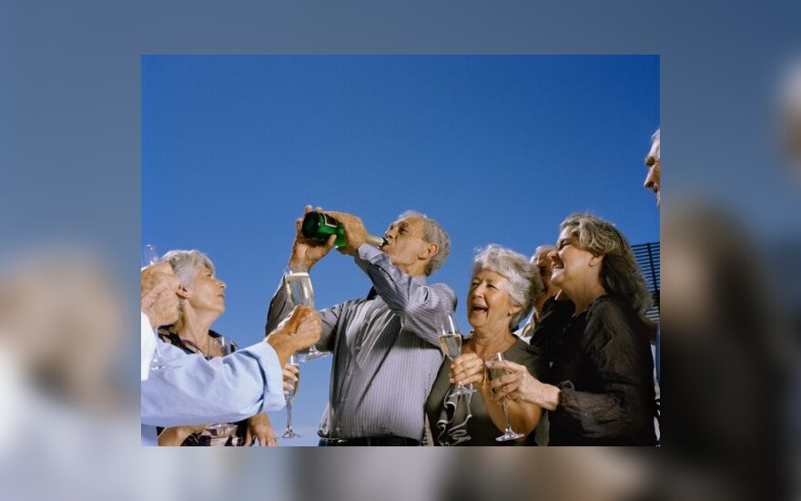 Žmonės išgeria daugiau alkoholio nei mano
