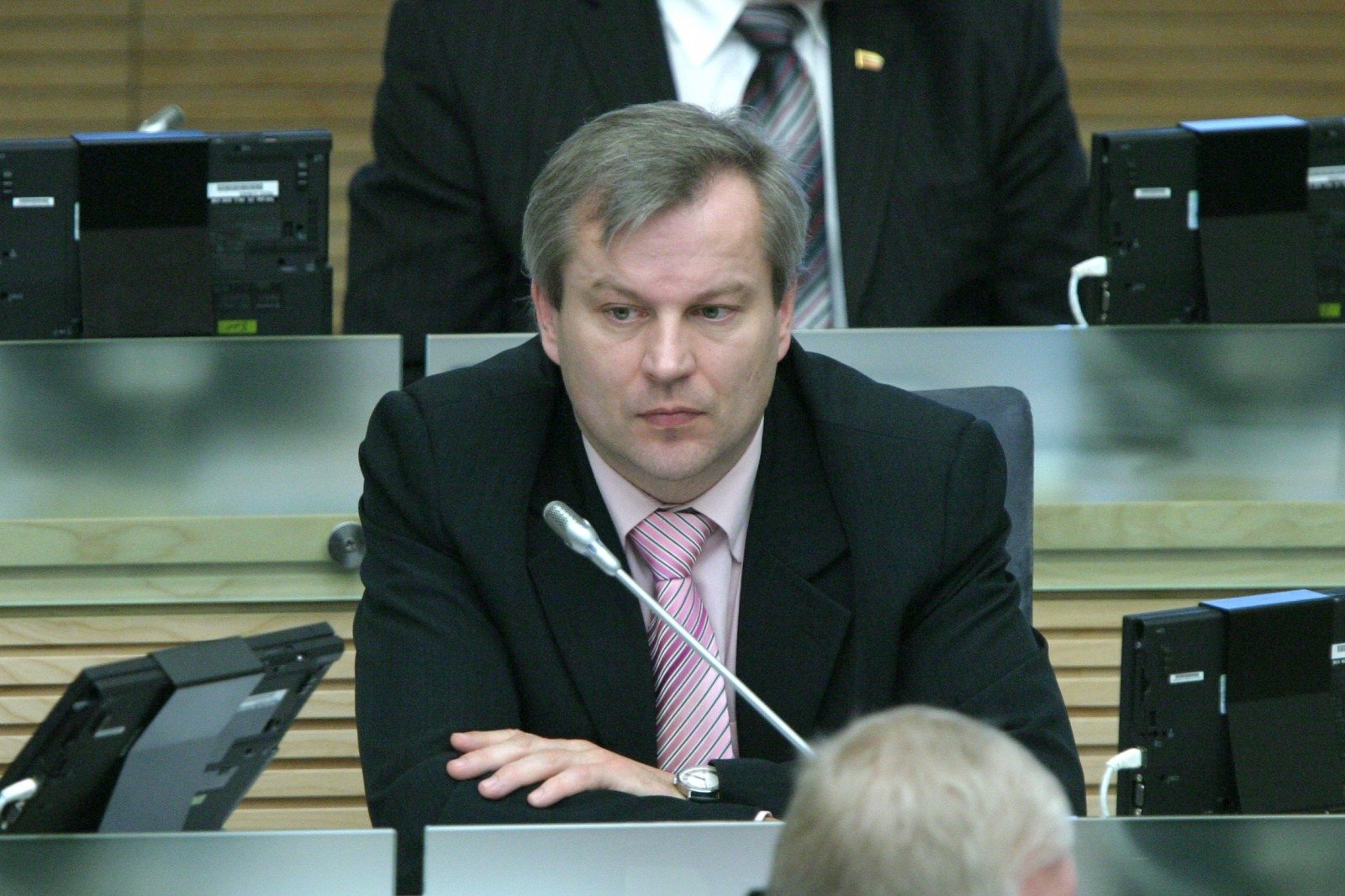 Вице-спикер Сейма Литвы ушел в отставку из-за «порочащих» связей с РФ