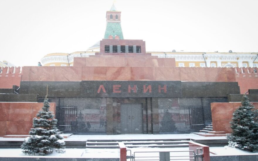 "Оживлявшие" Ленина святой водой активисты посажены на 10 суток