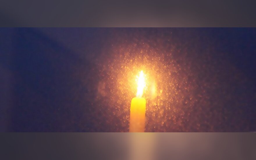 В Японии зажгли свечи в память о жертвах землетрясения