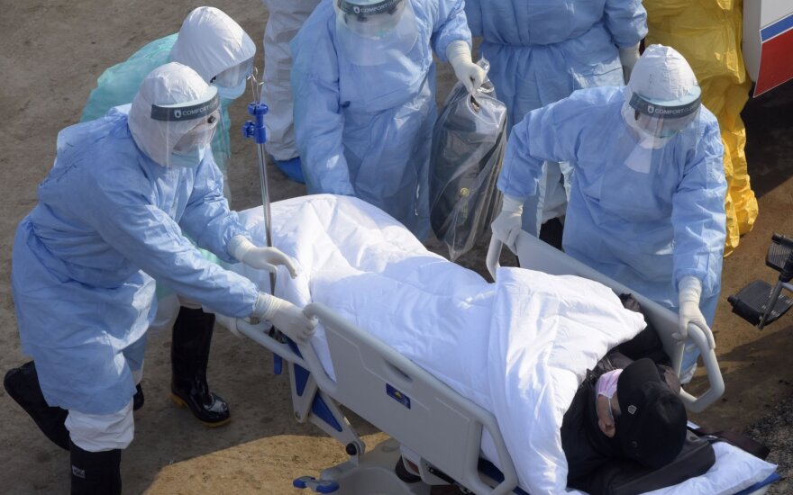 В Китае за сутки коронавирусом заразились около 4000 человек