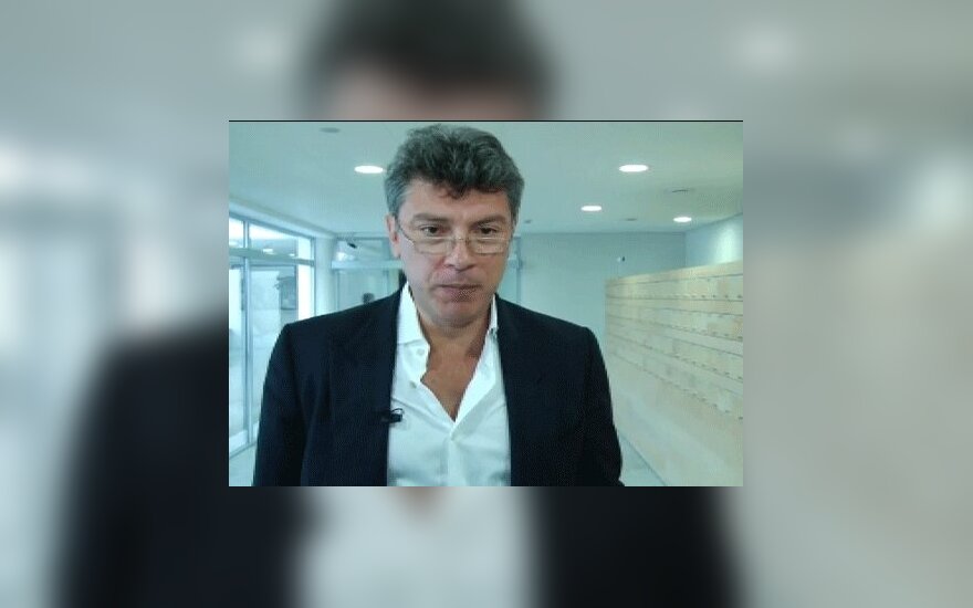 Немцов: Лукашенко боится, что его свергнут и рассчитывает на российские базы