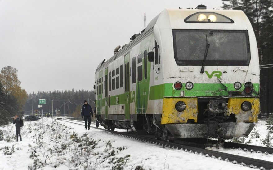 В Финляндии пассажирский поезд столкнулся с БТР: четверо погибших