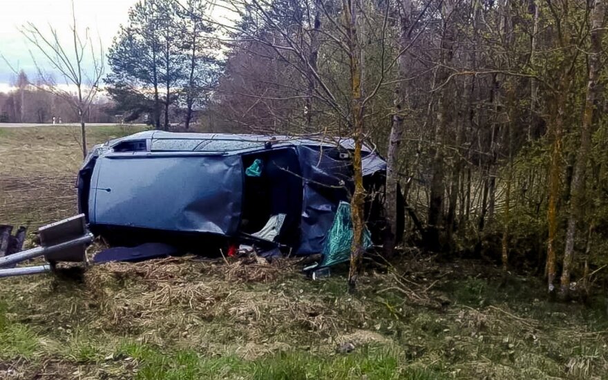 В Вильнюсском районе водитель в халате разбил машину