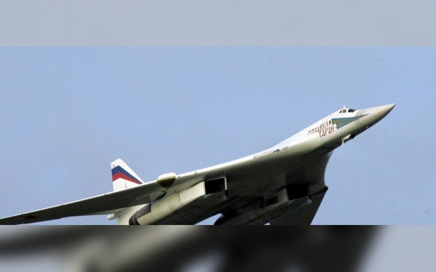 Rusijos strateginiai bombonešiai Tu-160