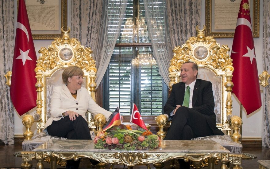 Меркель предложила Турции помощь в борьбе с терроризмом