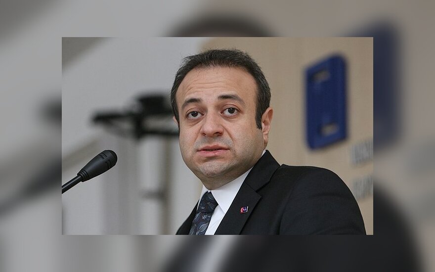 Турция советует Саркози не строить из себя историка