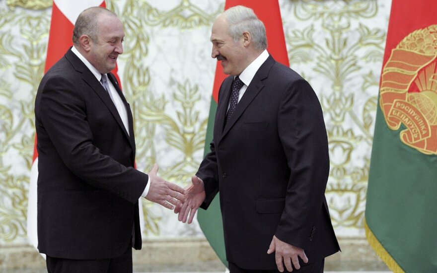 Лукашенко объявил о нежелании Минска и Тбилиси "дружить против кого-то"