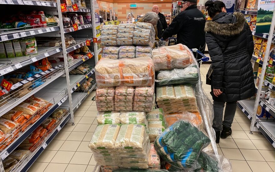 Премьер-министр: еды в Литве достаточно, но поставщики не должны повышать цены