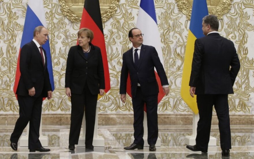 Vladimiras Putinas, Angela Merkel, Francois Hollande'as, Petro Porošenka
