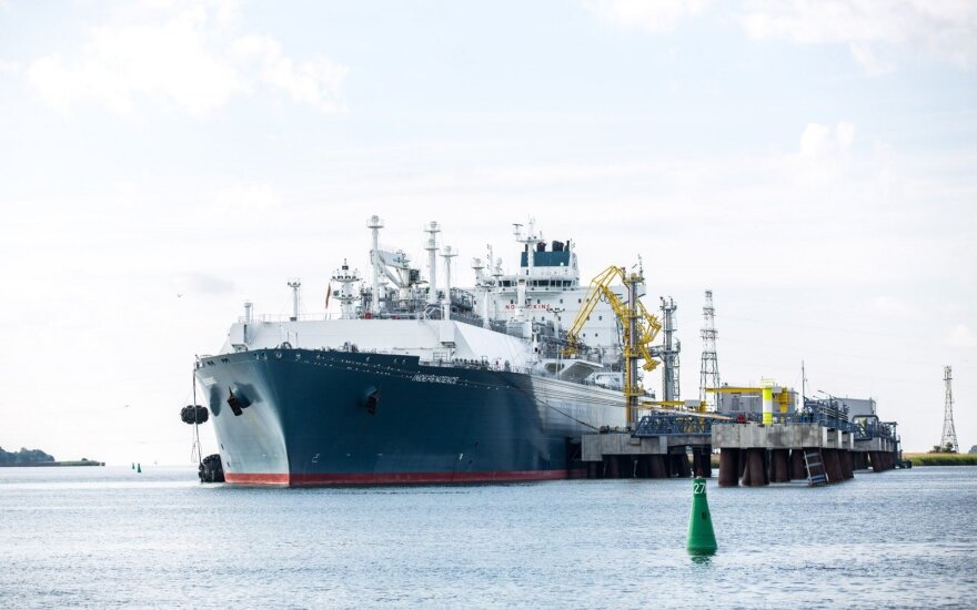 Для выкупа судна-хранилища СПГ Klaipedos nafta возьмет в кредит более 300 млн евро