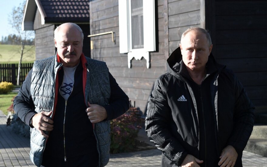 Baltarusijoje viešintis Putinas apsilankė prezidento Lukašenkos tėviškėje