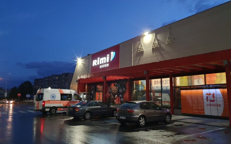 В Вильнюсе в магазине Hyper Rimi уборщица обнаружила мертвую продавщицу