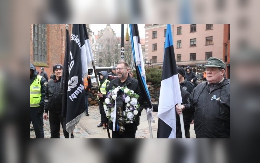 ВИДЕО: На мероприятия памяти латышских легионеров в Риге собралось более 1000 человек