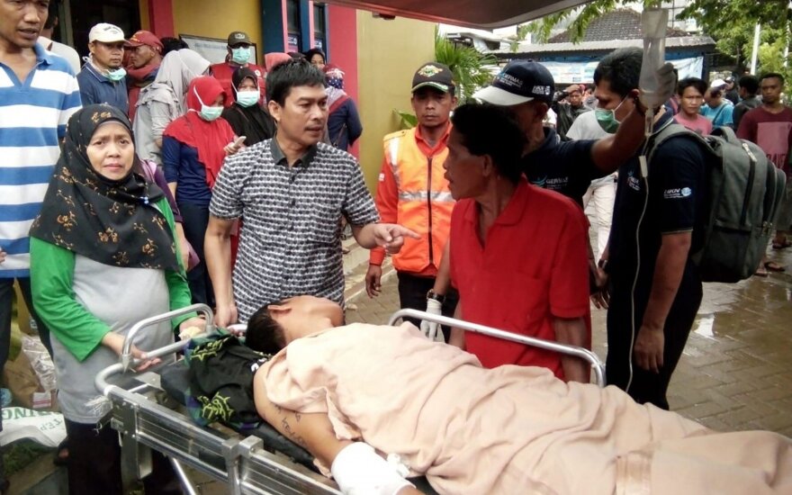 Число погибших при цунами в Индонезии увеличилось до 429 человек