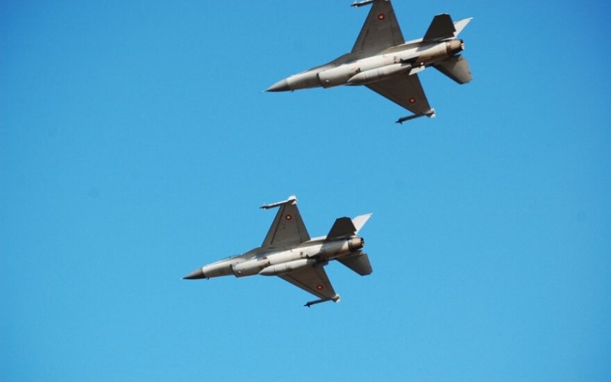 Naikintuvai F16