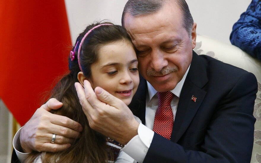 Твитившая из Алеппо девочка встретилась с Эрдоганом