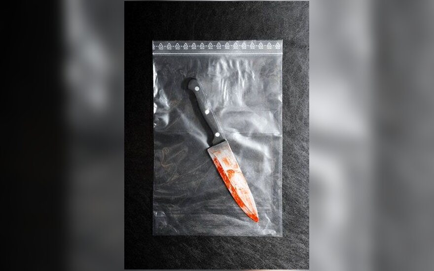 В Клайпеде мужчина на санках вез завернутый в ковер труп женщины