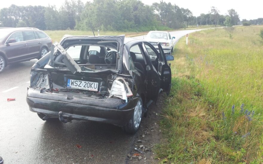 В Клайпедском районе в автомобиль поляков врезался грузовик