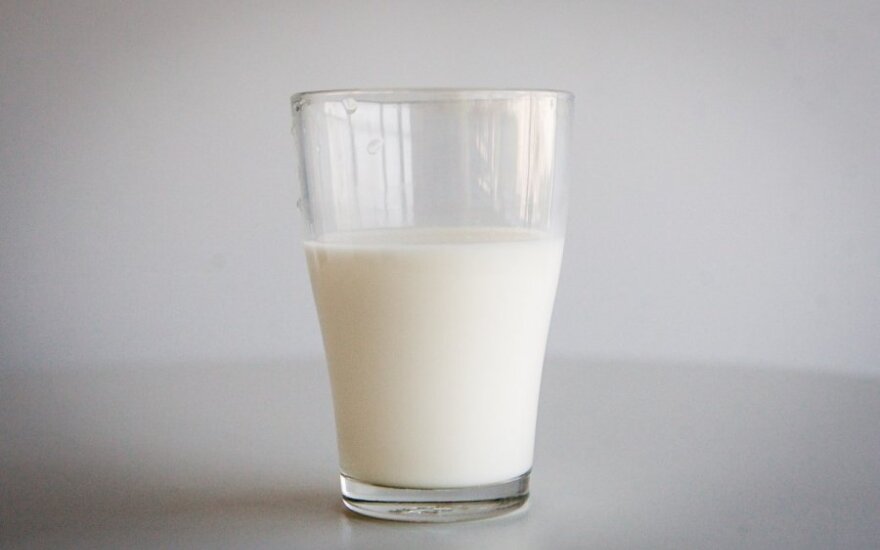 100 kalorijų - 178 g. 2,5 proc. riebumo pieno