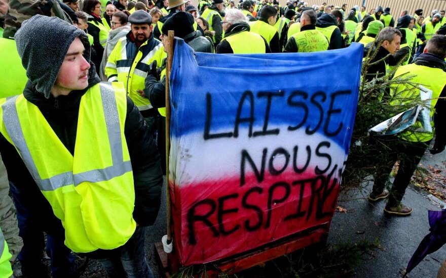 Maždaug 70 žmonių šeštadienį buvo suimta Belgijos sostinėje Briuselyje per protestą, pamėgdžiojantį „geltonųjų liemenių“ demonstracijas kaimyninėje Prancūzijoje, pranešė vietos policija.Briuselio rajonas, kur yra įsikūrusios Europos Sąjungos institucijos,