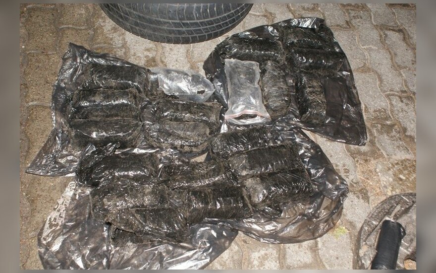 Таможенники Пасвальского района в автомобиле обнаружили 20 кг амфетамина