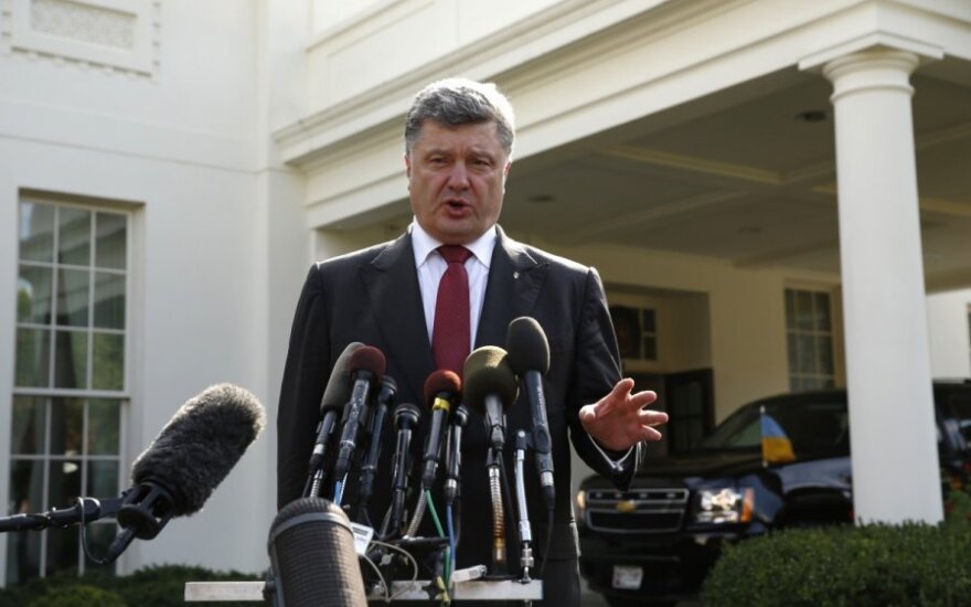 Порошенко поручил безотлагательно отказаться от внеблоковости Украины