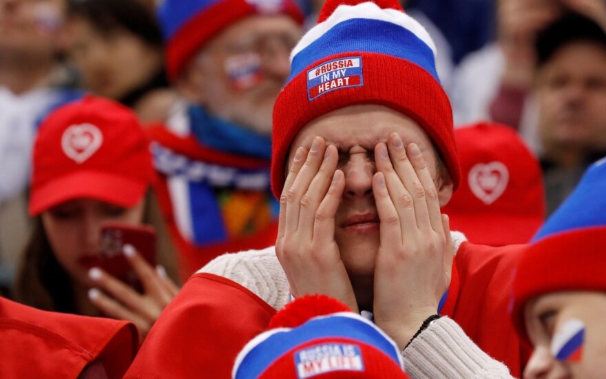 Сборная России по хоккею проиграла шведам на старте чешского этапа Евротура