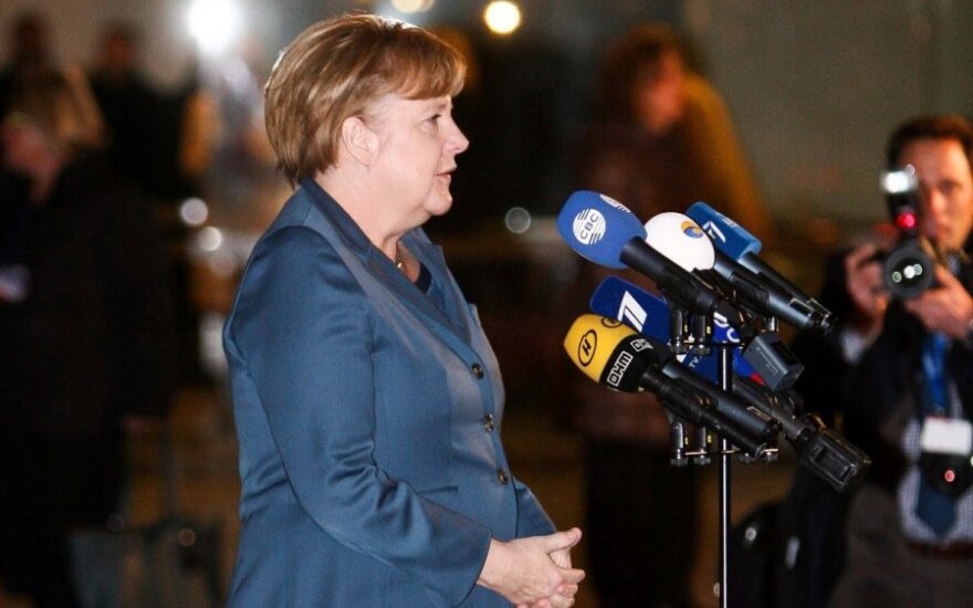Меркель предостерегает Януковича от применения силы