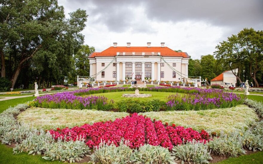 Самое популярное поместье в Литве не будет принимать туристов из России