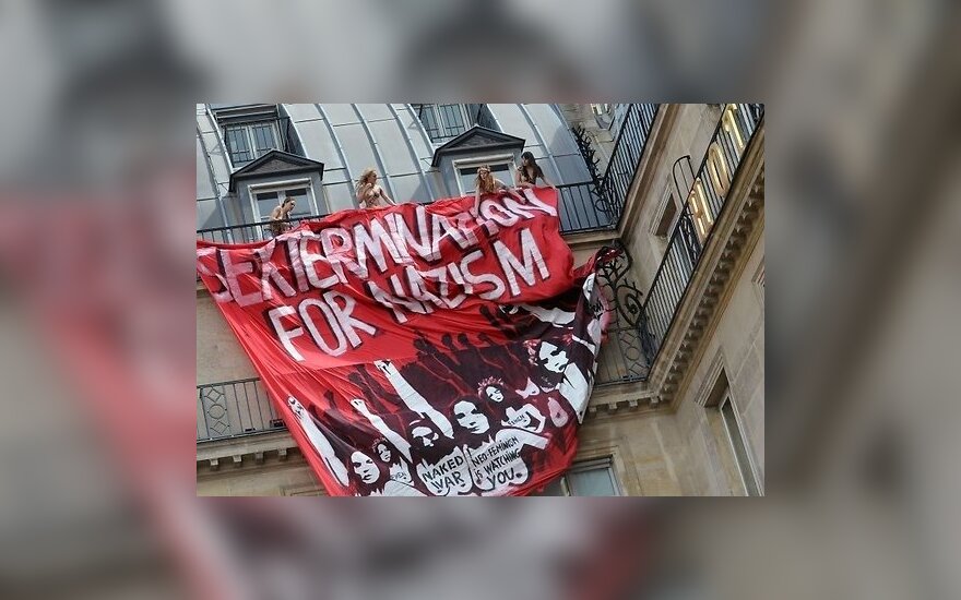 FEMEN провели в Париже акцию против нео-фашистов