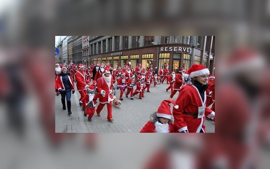 ФОТО: В Риге состоялся забег Дедов Морозов