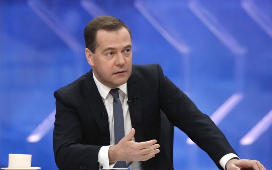 Медведев прочел россиянам отрывок из “Войны и мира”