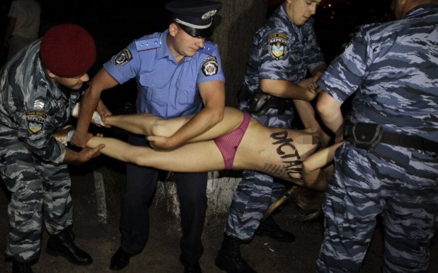 FEMEN на Euronews - о Беларуси и Лукашенко