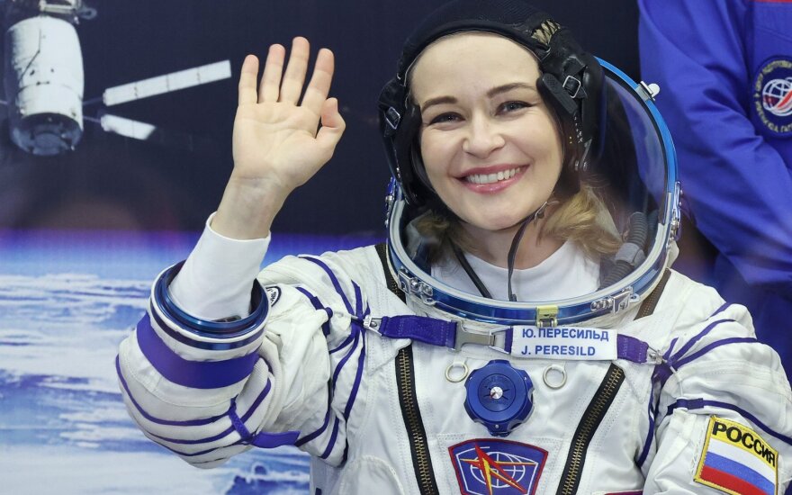 Rusija ketina antradienį išsiųsti į kosmosą aktorę Juliją Peresild ir režisierių Klimą Šipenką