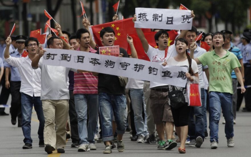 Китай охвачен антияпонскими демонстрациями, у спорных островов дежурят военные корабли
