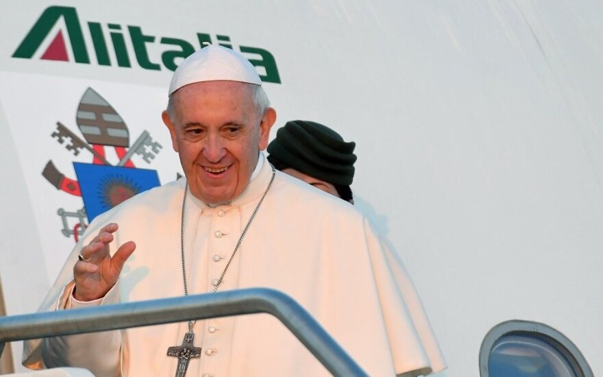 Папа Франциск попрощался с Литвой