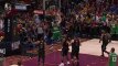 Karališkas LeBrono blokas australų milžino Bayneso dėjimui