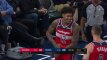 Netaiklų komandos draugo metimą Oubre pataisė triuškinančiu dėjimu